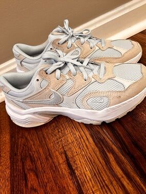 Nike Women's Athletic Sneakers in Light Blue and Grey